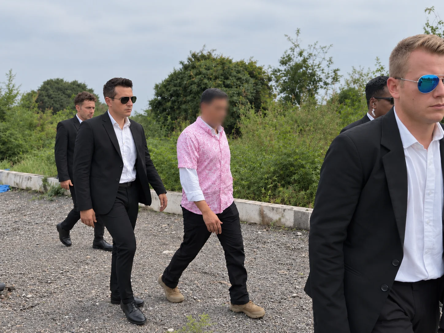 CLOSE PROTECTION OPERATIVE, photograph 3